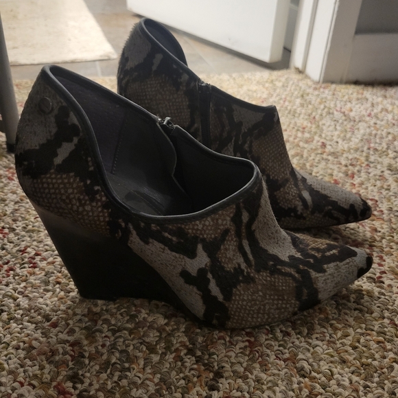 Calvin Klein leather ankle boots 8.5. - Picture 1 of 3